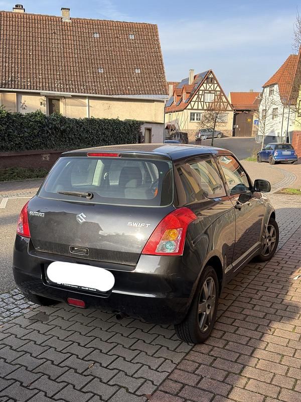 Gebraucht Suzuki Swift 90 PS (66 kW) 2010 Schwarz Kleinwagen