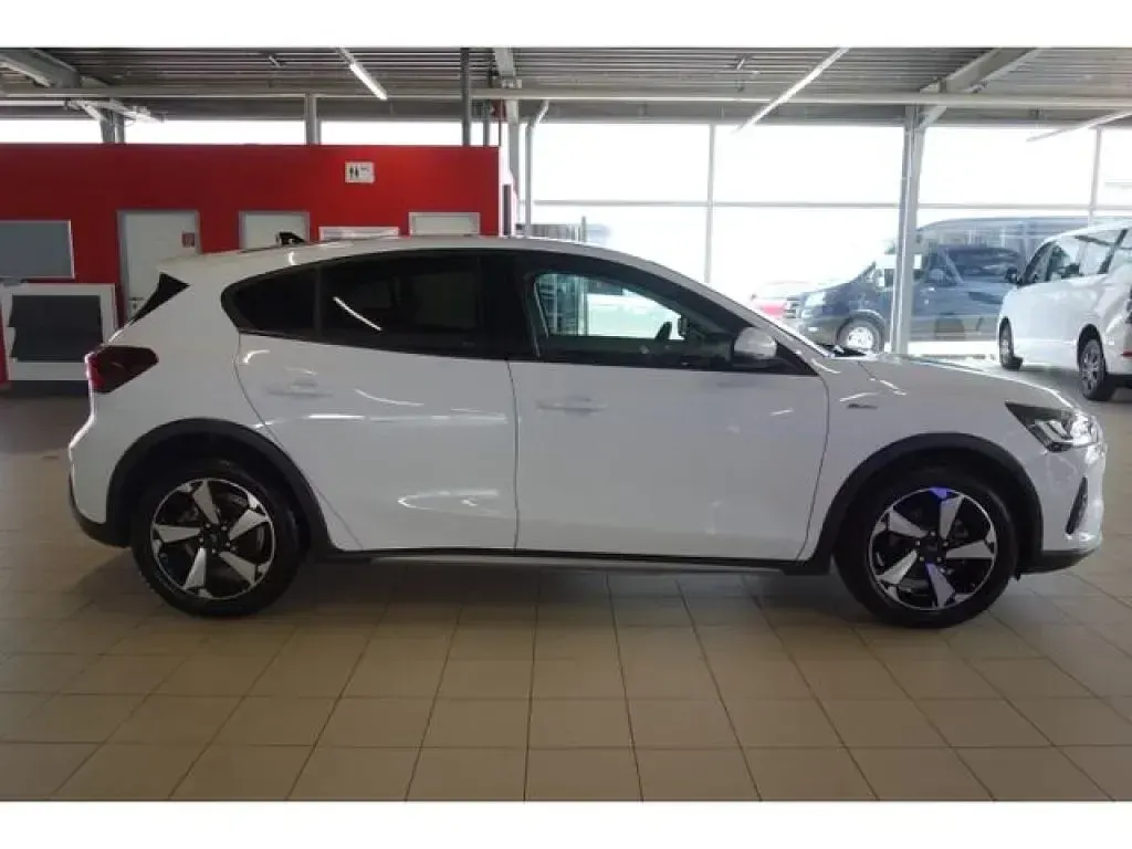 Gebraucht Ford Focus Active X 155 PS (114 kW) 2024 Weiß Limousine