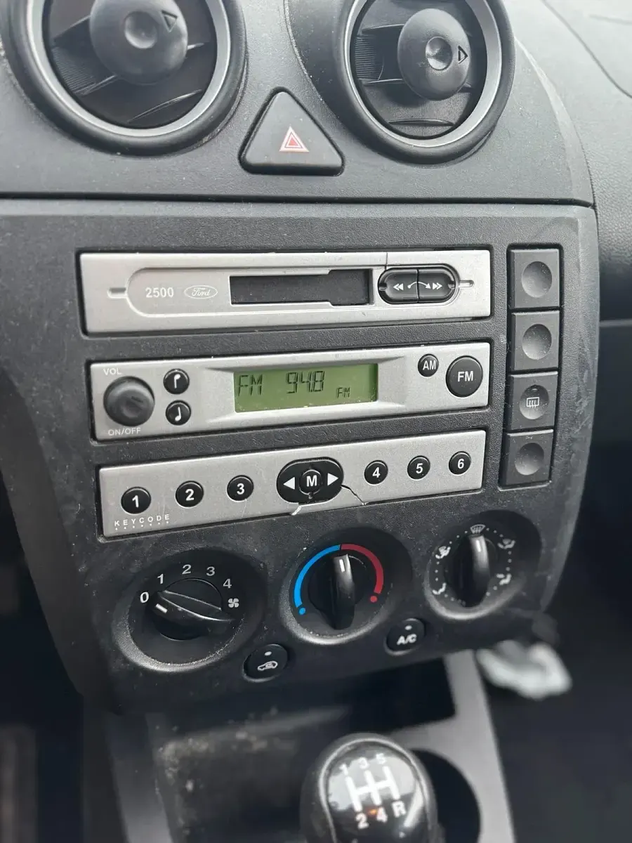 Usata Ford Fiesta 60 CV (44 kW) 2005 Argento Utilitaria