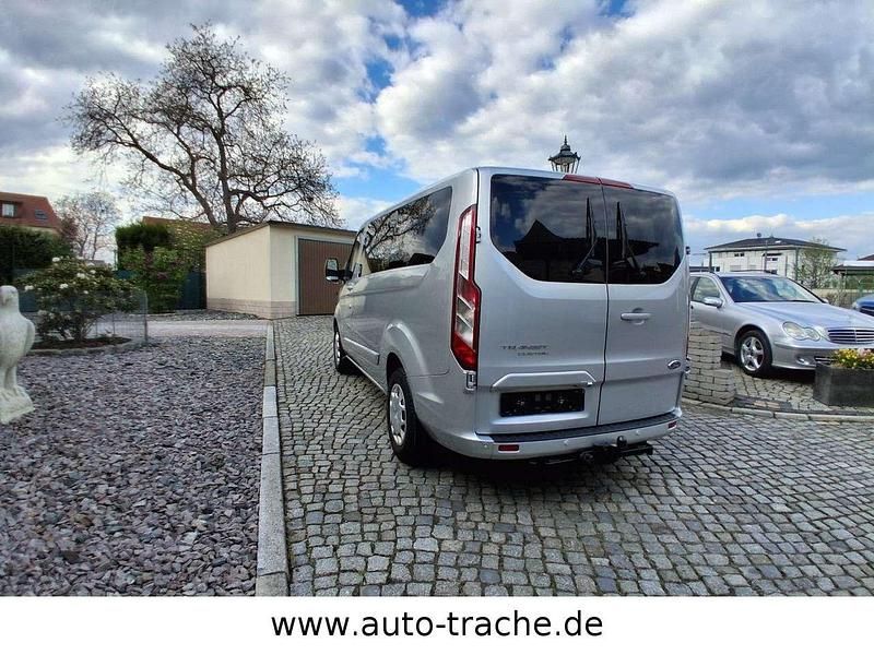 Gebraucht Ford Transit Custom Trend 131 PS (96 kW) 2017 Polarsilber metallic Kombi