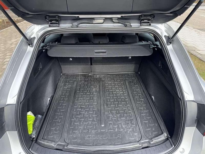 Gebraucht Toyota Corolla Active 140 PS (102 kW) 2025 Cosmicsilber metallic Kombi
