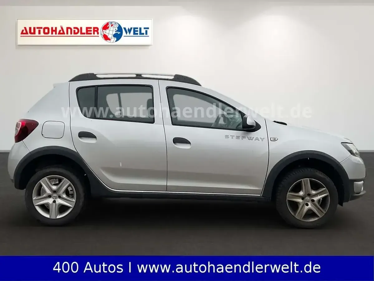 Gebraucht Dacia Sandero Lauréate 90 PS (66 kW) 2016 Silber Limousine