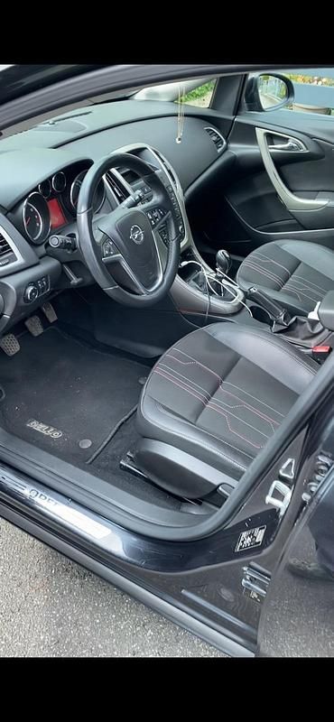 Usata Opel Astra 101 CV (74 kW) 2012 Nero Station wagon