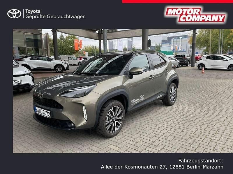 Braun Gebraucht 2025 Toyota Yaris Cross Team SUV | 29.390 € (Fairer Preis) - Bild 1/4