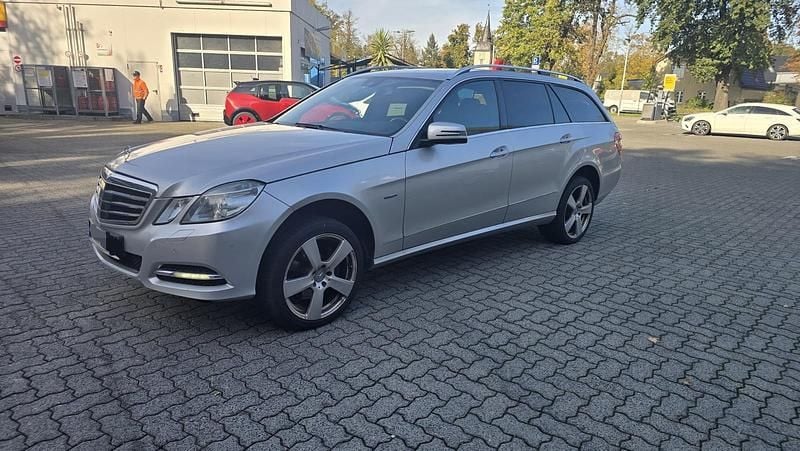 Silber Gebraucht 2011 Mercedes E350 Avantgarde Kombi | 6.499 € (Superpreis) - Bild 1/4