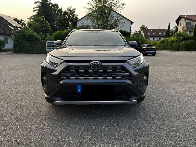 Grau Gebraucht 2020 Toyota RAV4 Club SUV | 25.900 € (Fairer Preis) - Bild 1/4