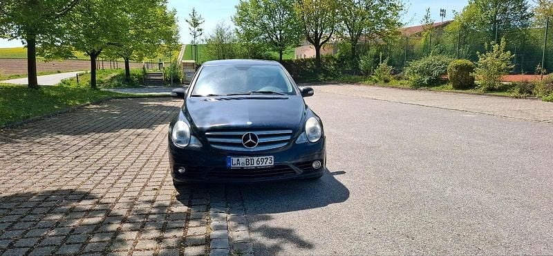 Schwarz Gebraucht 2007 Mercedes R280 Van / Kleinbus | 3.500 € (Fairer Preis) - Bild 1/4