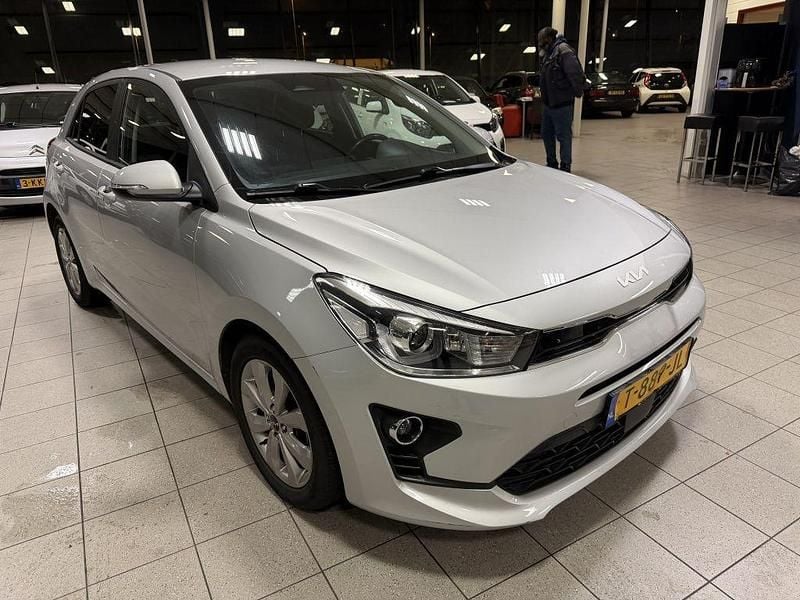 Gebraucht Kia Rio 99 PS (72 kW) 2023 Grau Limousine