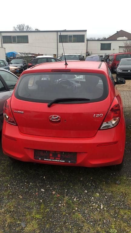 Gebraucht Hyundai i20 Edition 86 PS (63 kW) 2013 Rot Kleinwagen