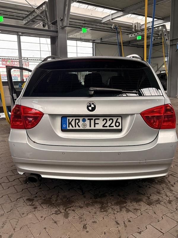 Gebraucht BMW 318 139 PS (102 kW) 2007 Grau Kombi