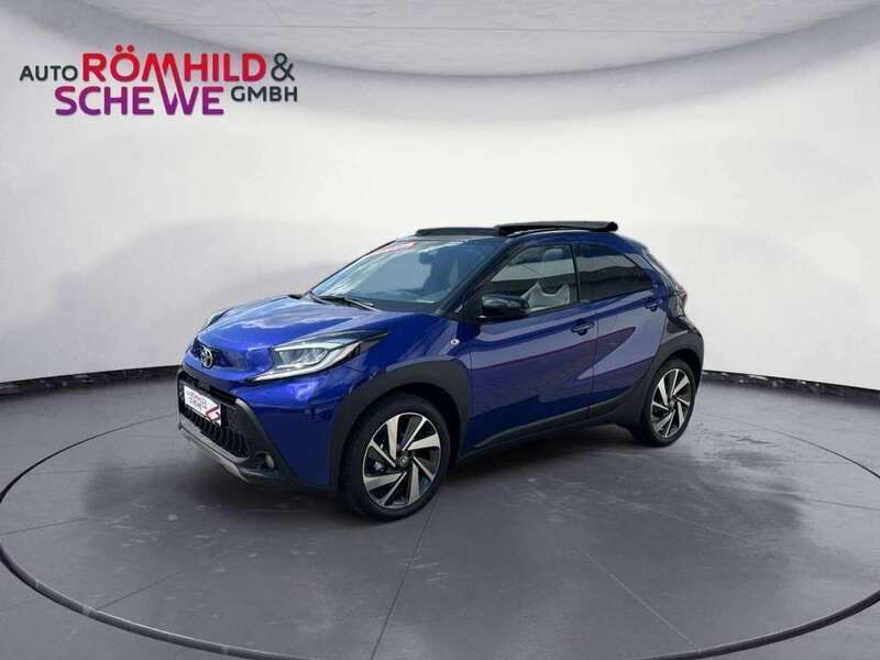 Juniper blue metallic/dach mysticschwarz mica Neu 2025 Toyota Aygo X-plore Kleinwagen | 24.990 € - Bild 1/4