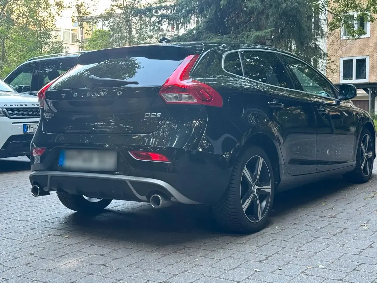 Gebraucht Volvo V40 R-Design 120 PS (88 kW) 2019 Schwarz Kombi