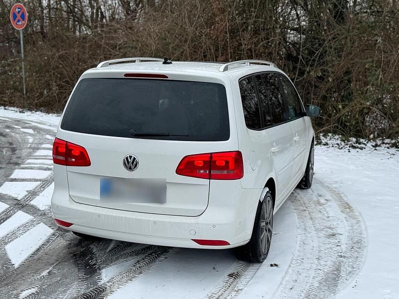 Gebraucht VW Touran 140 PS (102 kW) 2012 Weiß Van / Kleinbus
