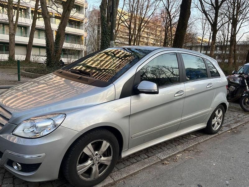 Gebraucht Mercedes B200 140 PS (102 kW) 2009 Silber Van / Kleinbus