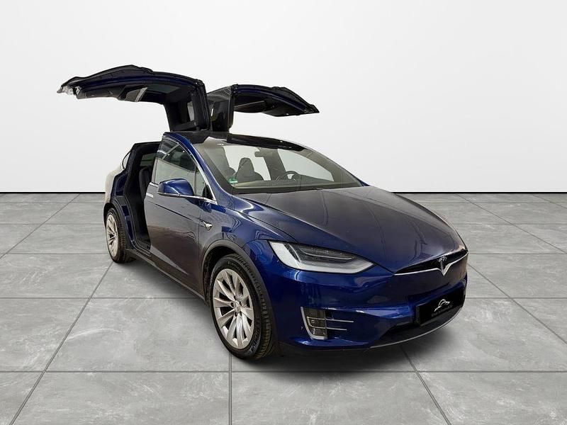 Blau Gebraucht 2018 Tesla Model X SUV | 31.990 € (Etwas zu teuer) - Bild 1/4