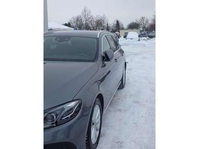 Gebraucht Mercedes E220 194 PS (142 kW) 2018 Selenitgrau  metalliclack Kombi