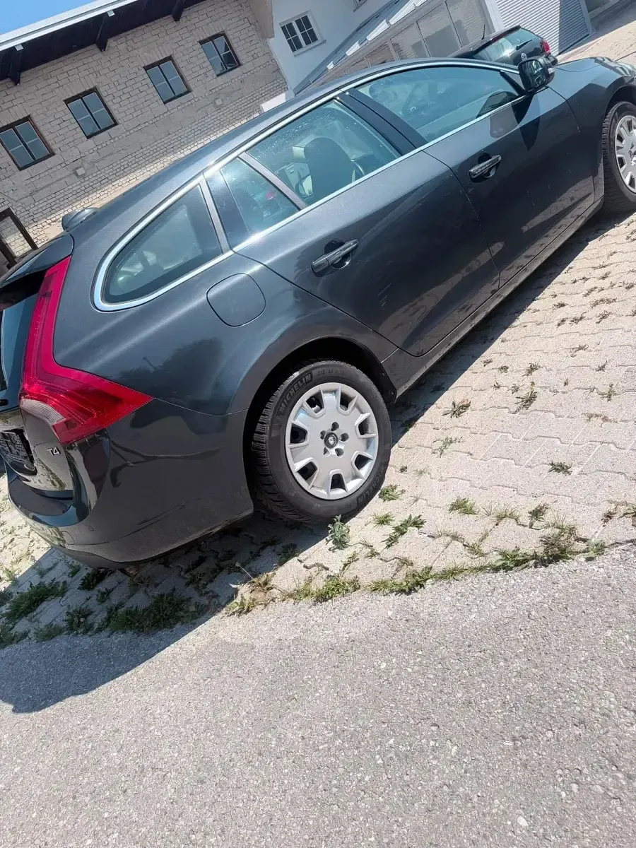 Gebraucht Volvo V60 179 PS (131 kW) 2011 Grau Kombi