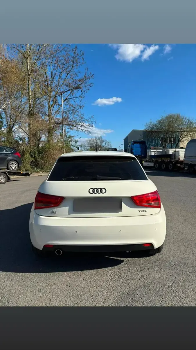 Gebraucht Audi A1 Attraction 86 PS (63 kW) 2012 Weiß Kleinwagen