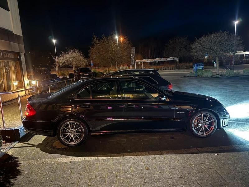 Gebraucht Mercedes E320 AMG 300 PS (220 kW) 2009 Schwarz Limousine