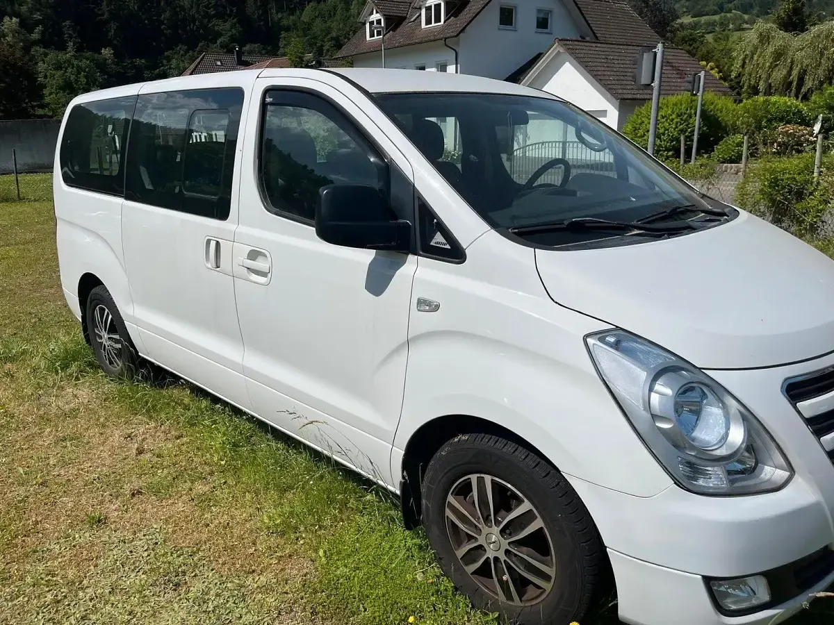 Gebraucht Hyundai H-1 170 PS (125 kW) 2016 Weiß Van / Kleinbus