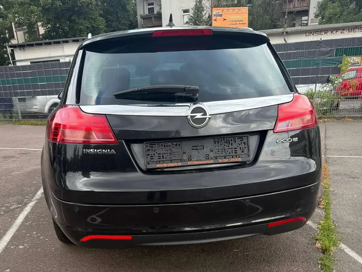 Gebraucht Opel Insignia 160 PS (117 kW) 2012 Schwarz Kombi