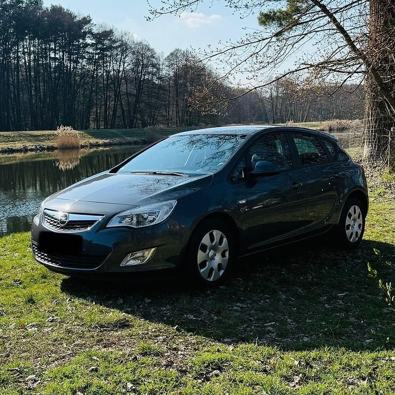 Gebraucht Opel Astra Selection 101 PS (74 kW) 2009 Grau Limousine