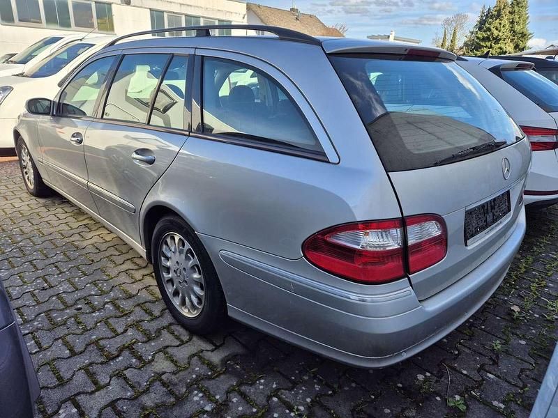 Gebraucht Mercedes E220 Elegance 150 PS (110 kW) 2003 Silber Kombi