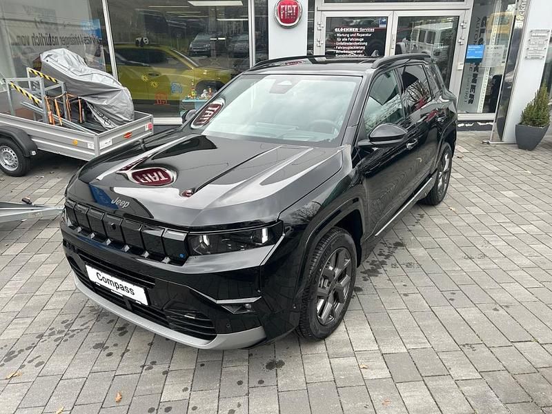 Uusi Jeep Compass 145 HP (106 kW) 2026 Musta Katumaasturi