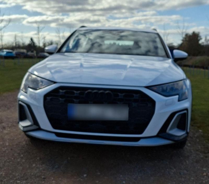 Gebraucht Audi A3 Sport 204 PS (150 kW) 2025 Weiß Limousine