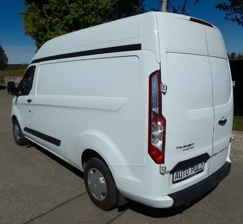 Używany Ford Transit Custom Trend 105 KM (77 kW) 2022 Biały Minivan