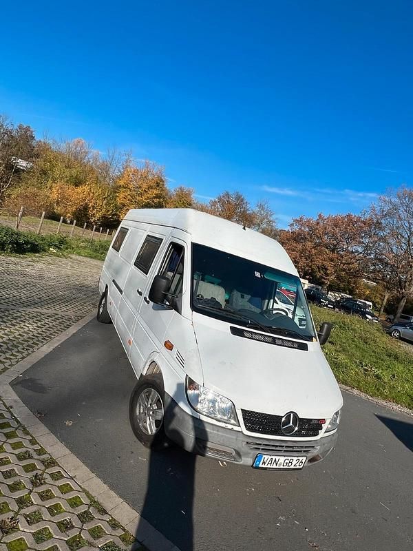 Weiß Gebraucht 2005 Mercedes 316 Van | 9.200 € - Bild 1/4