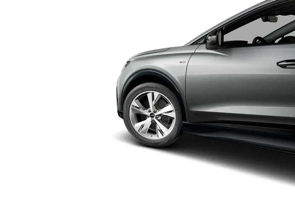 Gebraucht Audi Q4 e-tron Comfort 210 kW (286 PS) 2024 Taifungrau metallic SUV