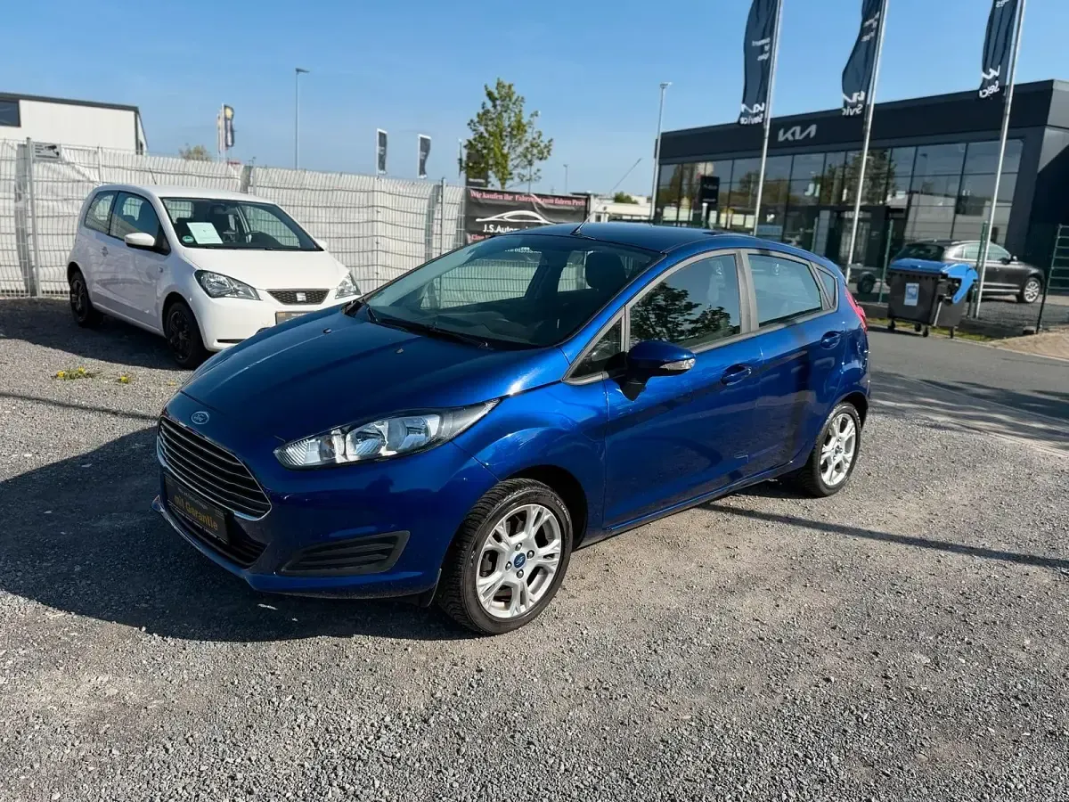 Gebraucht Ford Fiesta 80 PS (58 kW) 2014 Blau Kleinwagen