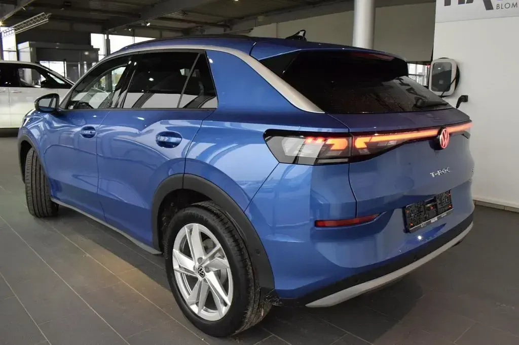 Neu VW T-Roc Life 150 PS (110 kW) 2026 Blau SUV