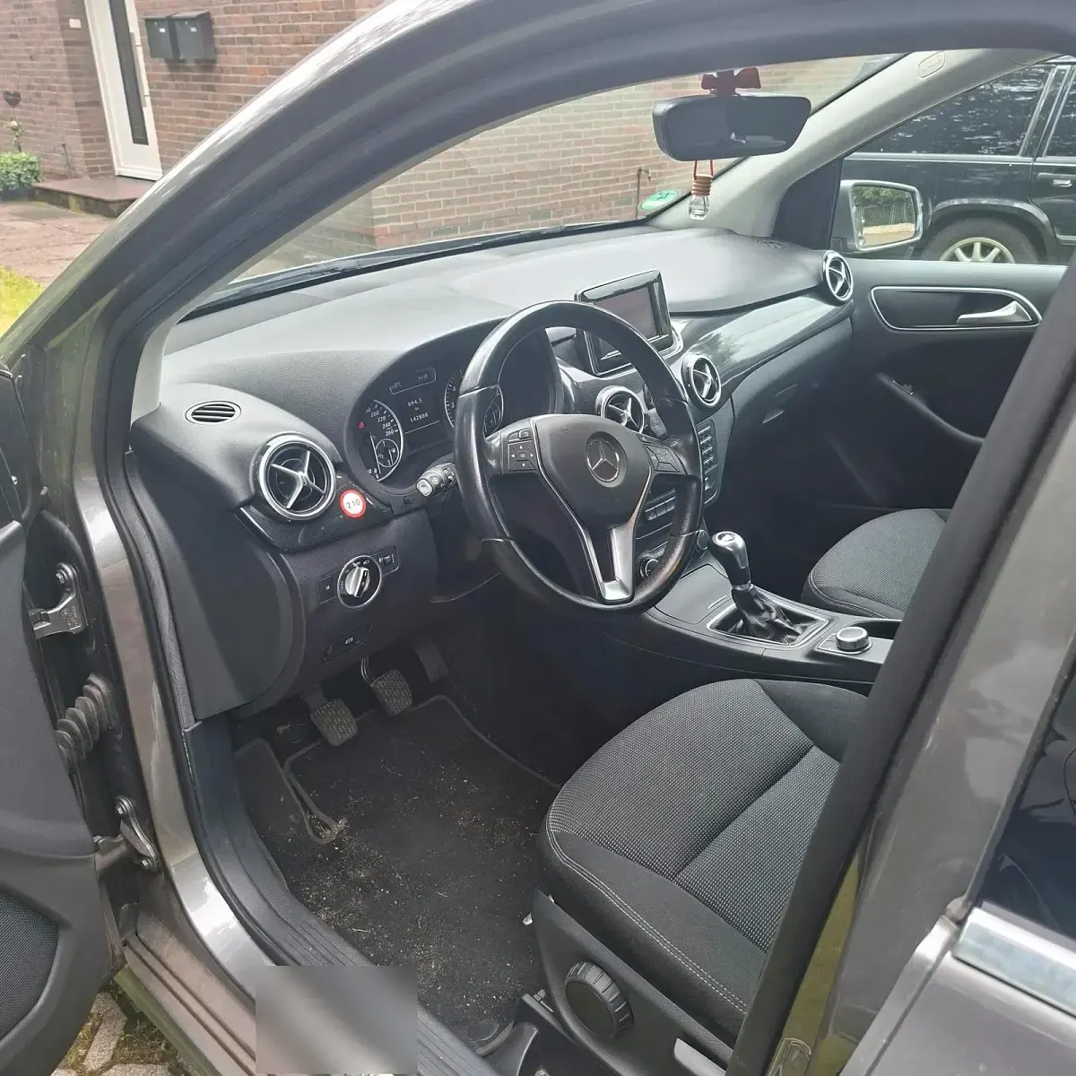 Gebraucht Mercedes B180 122 PS (89 kW) 2014 Grau Kleinwagen
