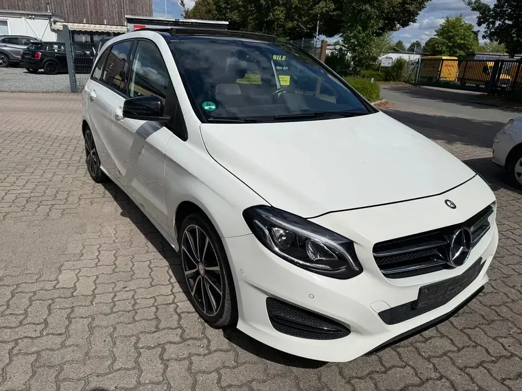 Gebraucht Mercedes B200 AMG line 136 PS (100 kW) 2014 Weiß Kleinwagen