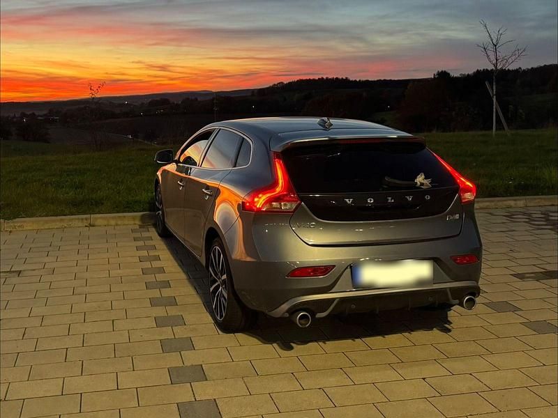 Gebraucht Volvo V40 R-Design 190 PS (139 kW) 2016 Grau Limousine