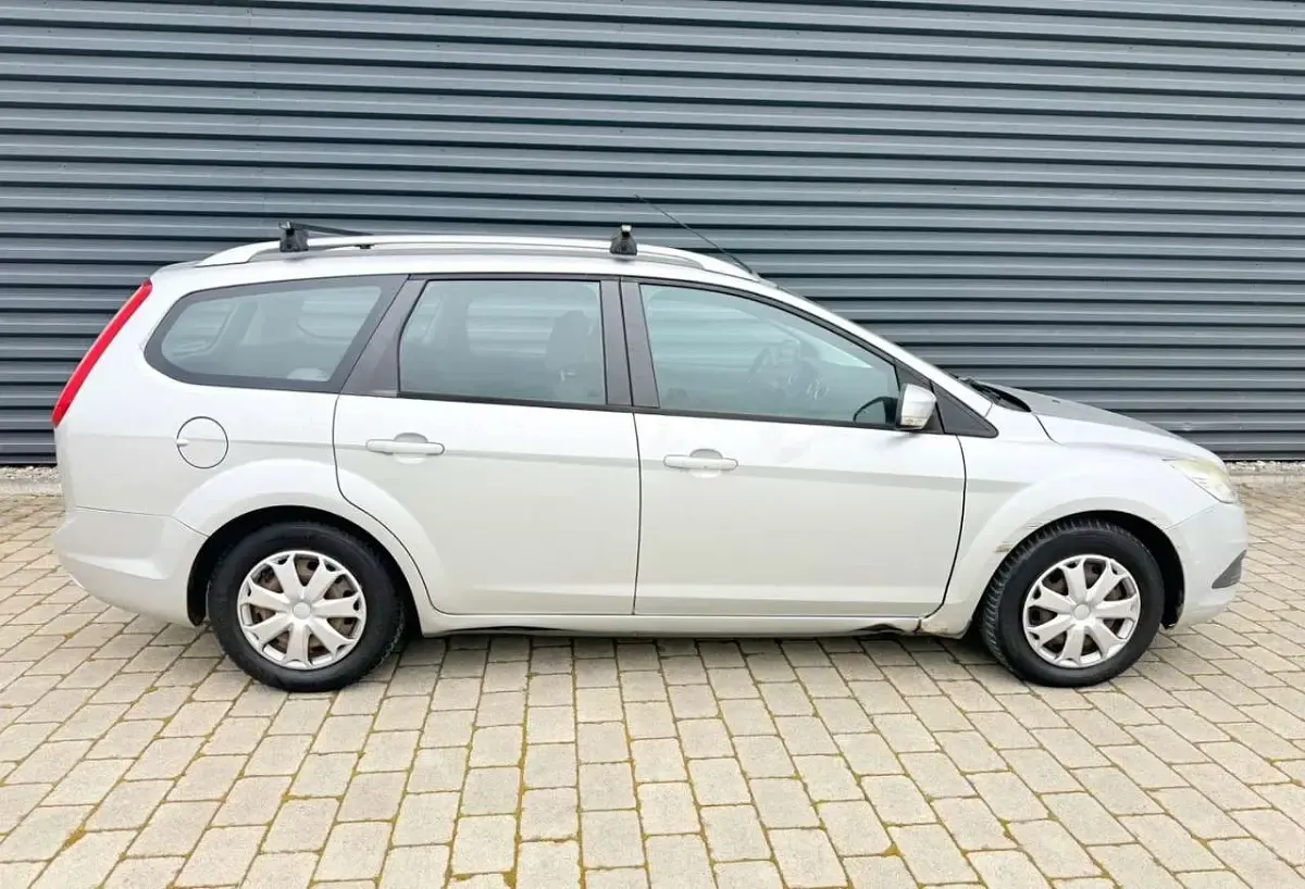 Usata Ford Focus 109 CV (80 kW) 2010 Argento Station wagon