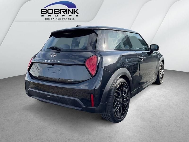 Gebraucht Mini Cooper Favoured 156 PS (114 kW) 2025 Schwarz Kleinwagen