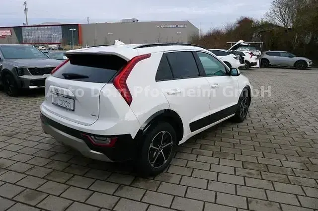 Gebraucht Kia Niro Spirit 141 PS (103 kW) 2024 Schneeweiß SUV