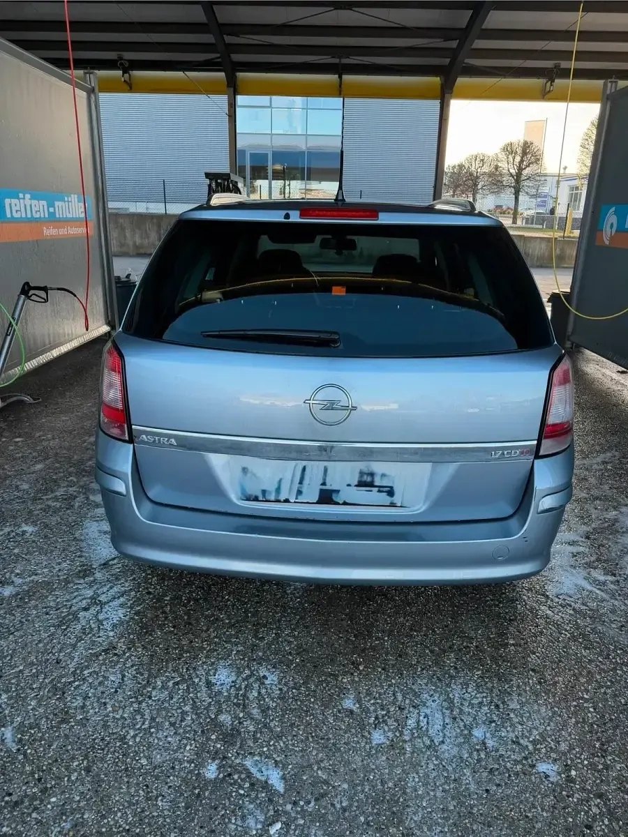 Używany Opel Astra 125 KM (91 kW) 2009 Srebrny Kombi