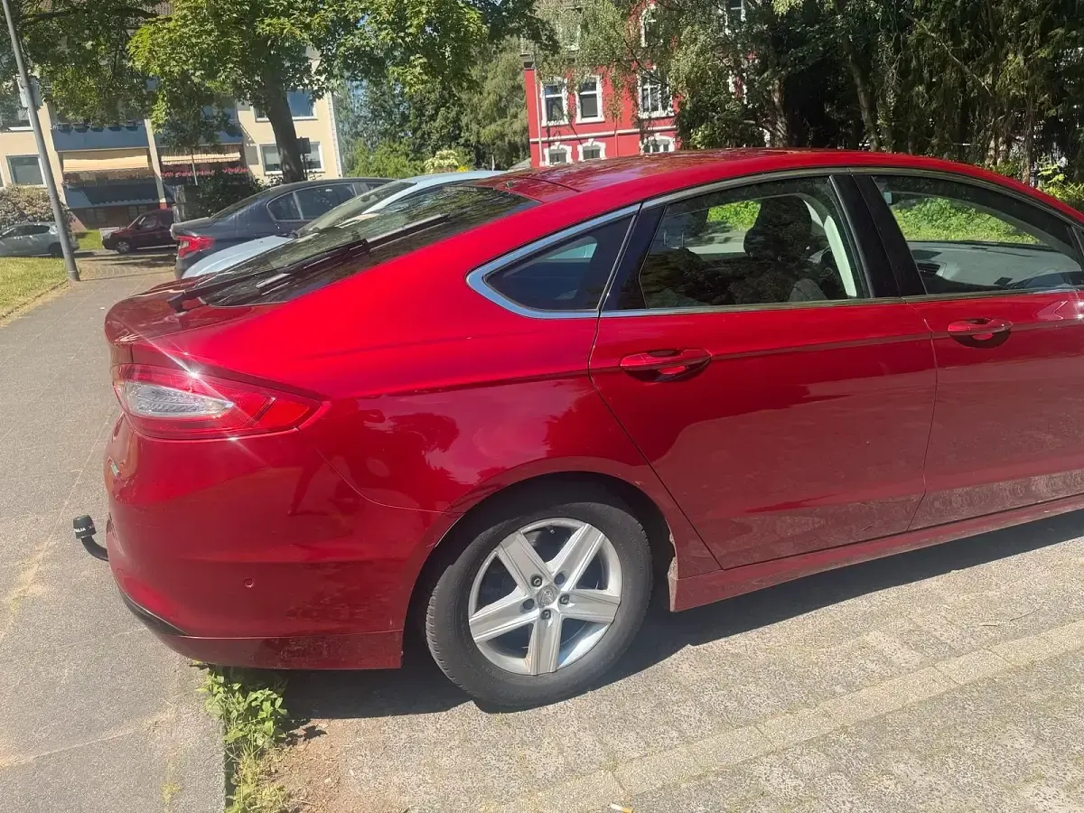 Gebraucht Ford Mondeo 160 PS (117 kW) 2016 Rot Limousine
