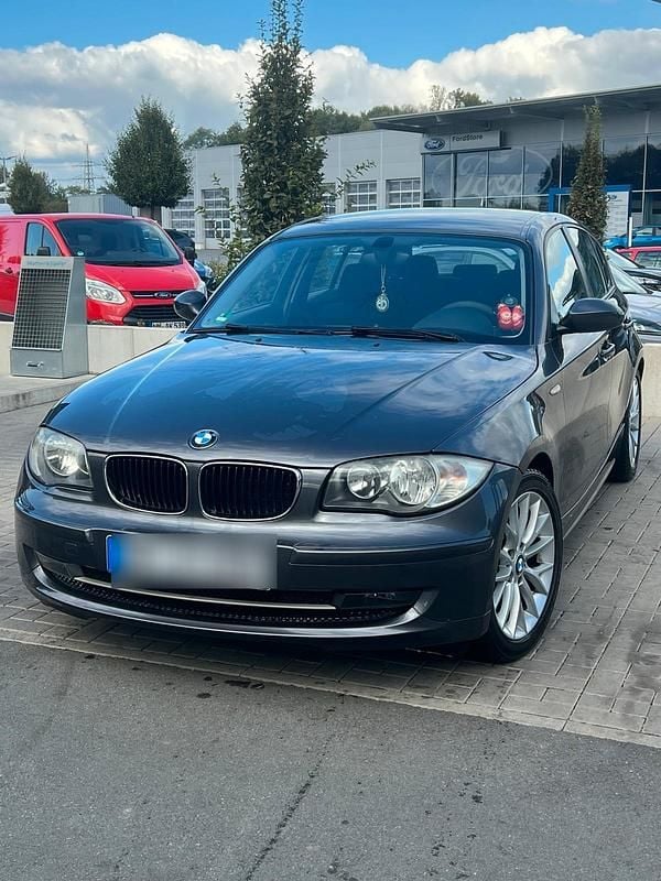 Grau Gebraucht 2009 BMW 118 Kleinwagen | 3.500 € (Etwas zu teuer) - Bild 1/4