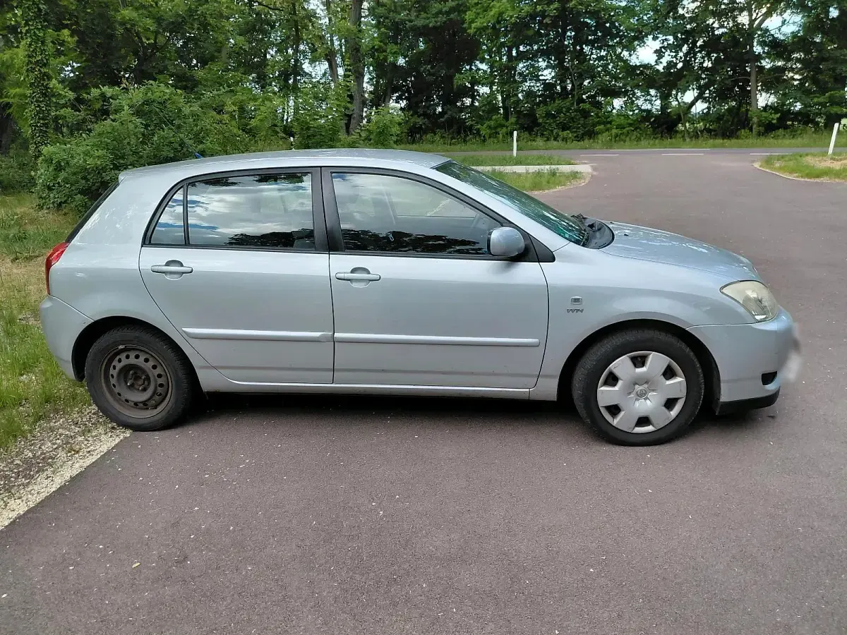 Gebraucht Toyota Corolla 96 PS (70 kW) 2004 Silber Kleinwagen