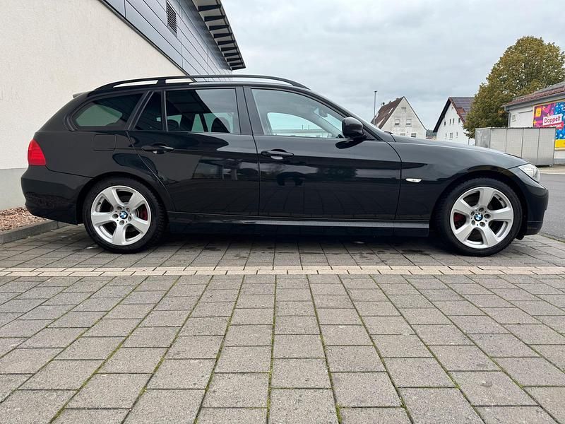 Gebraucht BMW 320 177 PS (130 kW) 2009 Schwarz Kombi