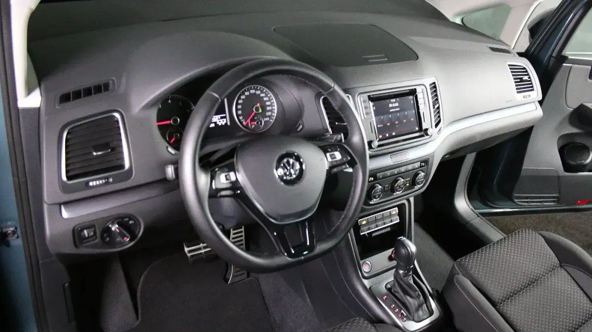 Gebraucht VW Sharan Active 150 PS (110 kW) 2021 Blau Van / Kleinbus