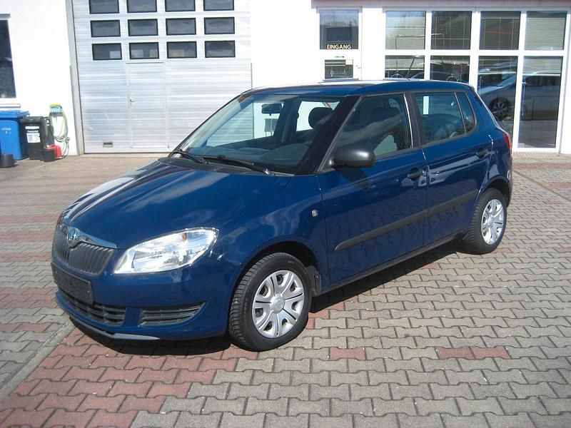 Gebraucht Skoda Fabia 70 PS (51 kW) 2012 Blau Kleinwagen
