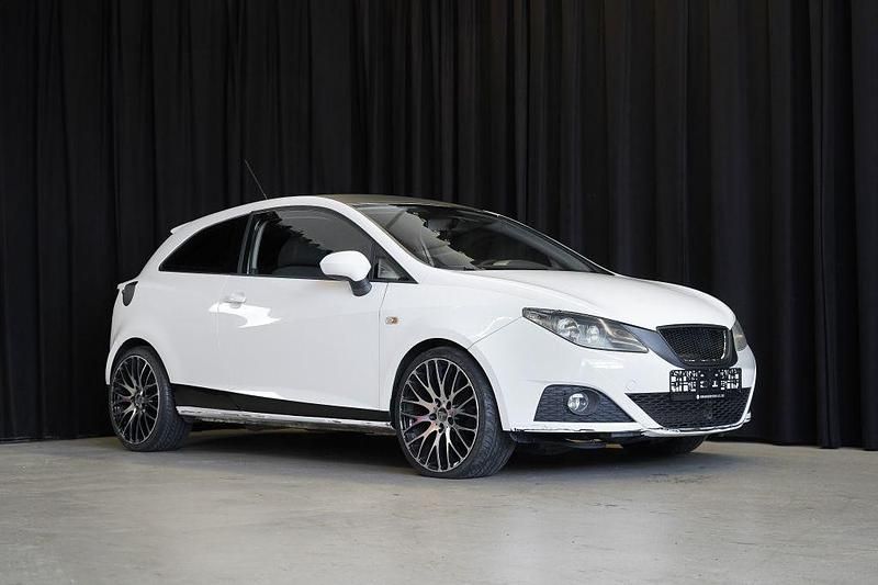 Weiß Gebraucht 2009 Seat Ibiza Sport Limousine | 2.900 € (Fairer Preis) - Bild 1/4