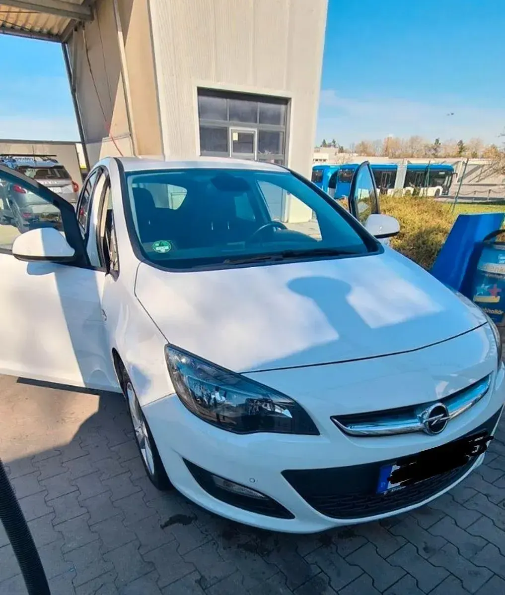 Gebraucht Opel Astra 140 PS (102 kW) 2015 Weiß Limousine