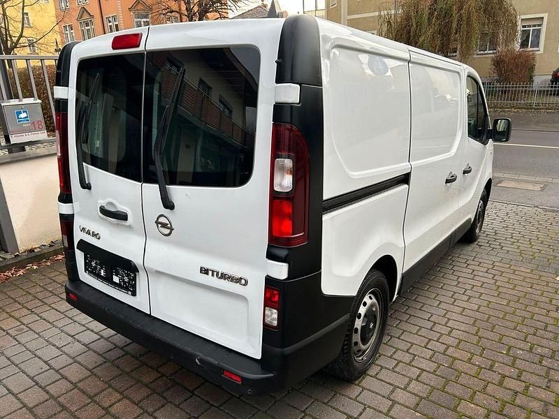 Gebraucht Opel Vivaro 125 PS (91 kW) 2018 Weiß Van / Kleinbus